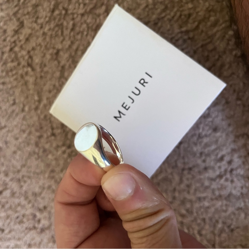 Mejuri Round Signet Ring - Picture 6 of 7